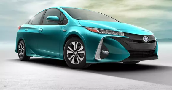 Toyota Prius a primit și o versiune plug-in