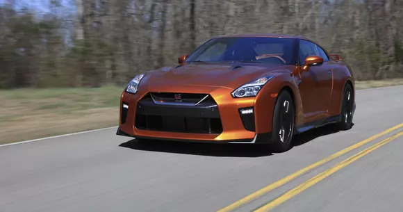 Nissan GT-R facelift - Poze și detalii oficiale