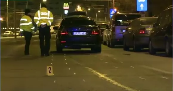 Urmărire ca-n filme: polițiștii au tras 17 focuri de armă ca să oprească un puști drogat cu un BMW Seria 5
