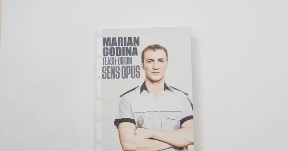 Flash-uri din sens opus - Recenzia unui fenomen