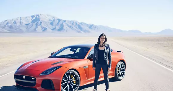 Michelle Rodriguez, celebra actriță din Furios și Iute, promovează noul Jaguar F-Type SVR