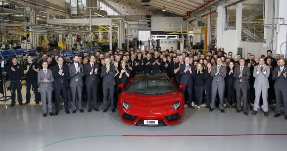 Lamborghini Aventador a ajuns la borna 5.000