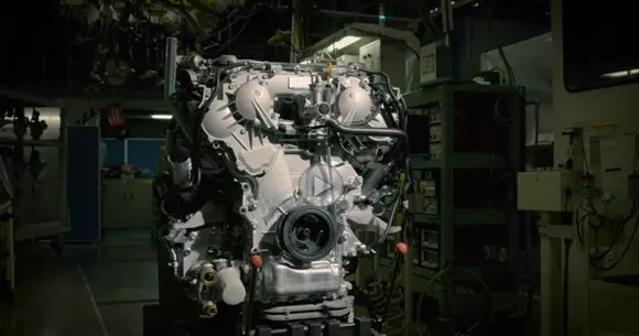 Nissan ne arată cum este asamblat motorul lui GT-R