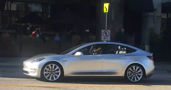 Tesla Model 3 va beneficia de modul Ludicrous