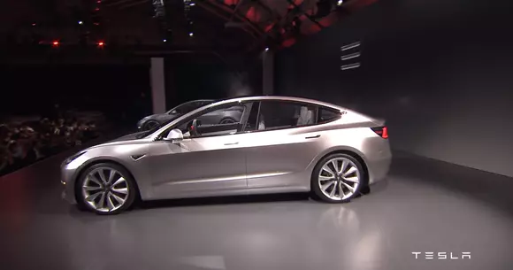 Tesla Motors a primit 325.000 de precomenzi pentru Model 3