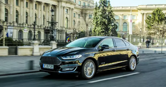 Ford Mondeo Vignale Hybrid - Rafinament în haine premium