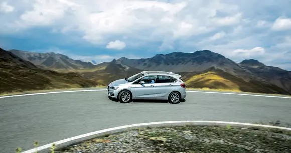 BMW 225xe Active Tourer – Transport în liniște deplină