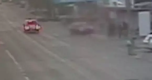VIDEO: Accident grav în Brăila. Un vehicul a intrat în plin într-un grup de oameni aflați într-o stație de autobuz