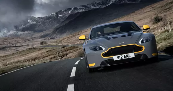 Pentru puriști! Aston Martin V12 Vantage S primește o cutie de viteze manuală