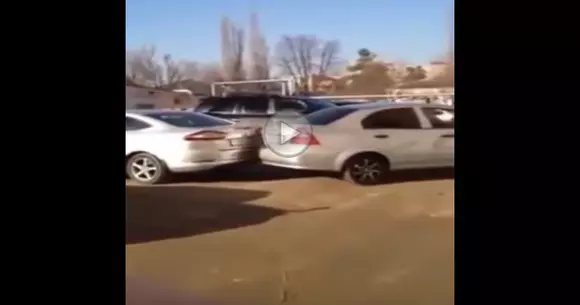 A reușit să avarieze 17 mașini în timp ce parca