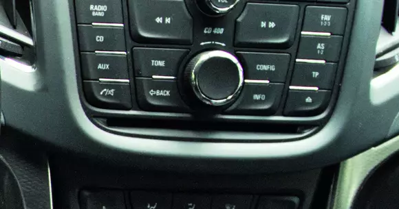 Ce înseamnă AST sau TP de pe casetofonul sau CD-player-ul din mașină?