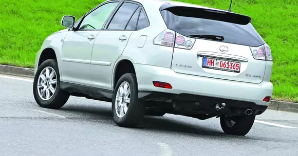 Lexus RX 400h, de la 10.000 de euro: Plin de energie chiar și la pensie