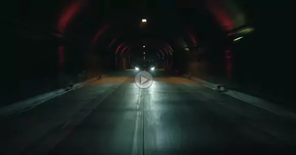 Jaguar F-Type SVR își face de cap într-un tunel