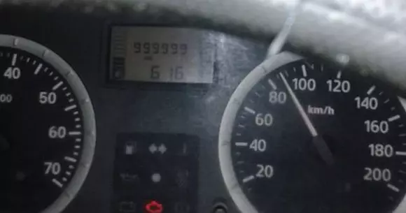 Loganul care scrie istorie! Un ialomițean a parcurs peste UN MILION de kilometri cu mașina sa