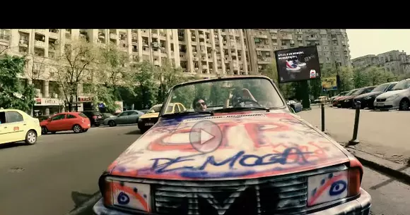 Marius Moga face senzație cu o Dacie fără plafon în ultimul său clip