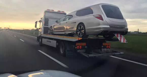 Galerie foto: Porsche Panamera transformat în vehicul funerar