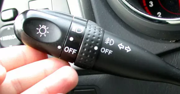 Google a brevetat un sistem care "vede" semnalizatorul aprins