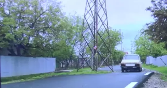 România: De câți ani ai nevoie să realizezi că un stâlp încurcă circulația? Răspunsul este din altă lume