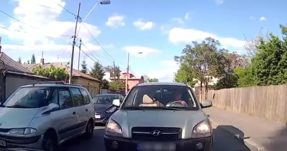 Ce se întâmplă în București când o stradă cu sens unic se transformă în circulație în ambele sensuri! | VIDEO