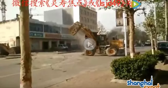 Sumo cu buldozere sau ce fac chinezii când se plictisesc