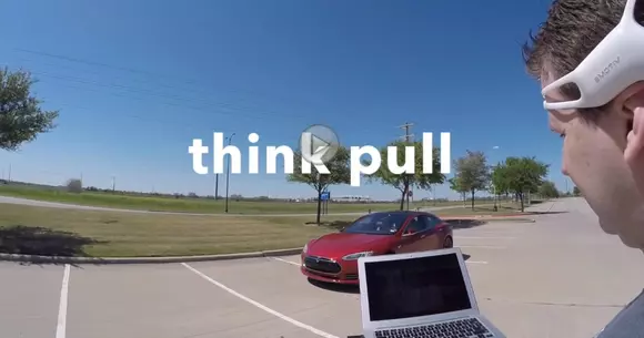 Tesla Model S controlată cu ajutorul undelor cerebrale