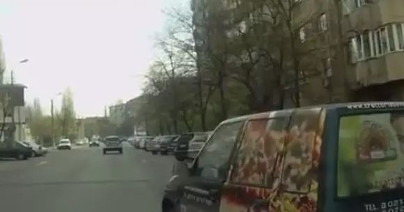 S-au luat la harță în București! Vezi cum s-a terminat un "road rage" de România! | VIDEO