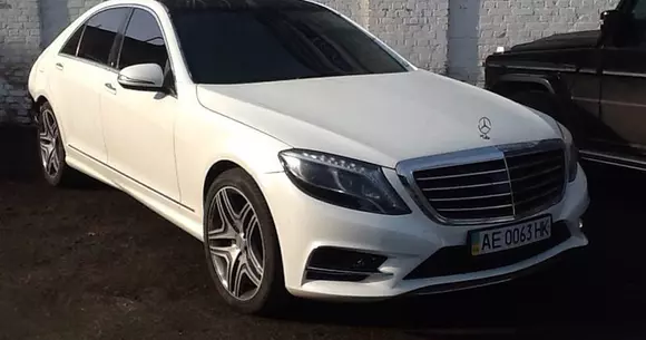 Iată cum poți să-ți transformi vechiul Mercedes Clasa S într-unul nou-nouț