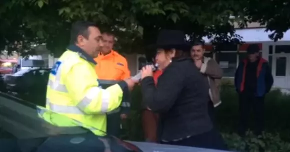 Video - Explicația aberantă a unei șoferițe băute care a provocat un accident în Reșița: iau pastile pe bază de alcool!!!