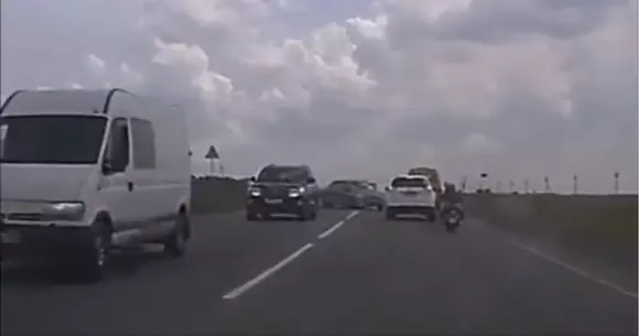 Ghid de supraviețuire pentru motocicliști: cum să scapi nevătămat dintr-un accident grav (VIDEO)