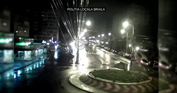Proba de sărituri libere în sensul giratoriu. Accident spectaculos în Brăila