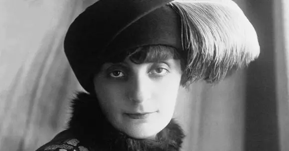 Timpurile în care femeile la volan erau privite cu admirație. Care au fost primele șoferițe din România?