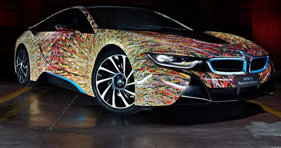 Cum se poate îmbina o operă de artă cu o mașină ce pare venită din viitor? | VIDEO