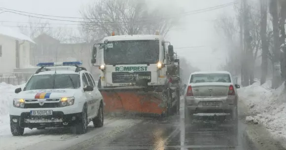 Val de aer polar în România. Pe ce drumuri intervin utilajele de deszăpezire
