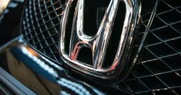 Honda patentează motorul cu cilindri de capacitate diferită