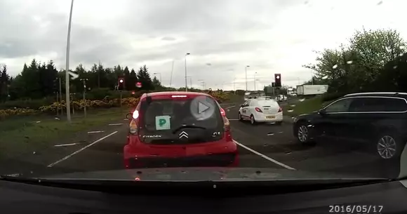 De câte ori poți să omori un motor în aceeași intersecție?