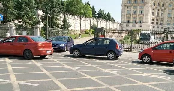 Culmea tupeului: Parlamentarii și-au comandat intersecție și au obținut-o