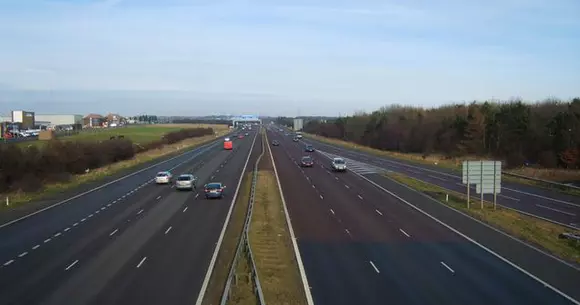 Care sunt cele mai importante țări în care se circulă pe partea stângă? De ce japonezii merg ca britanicii?