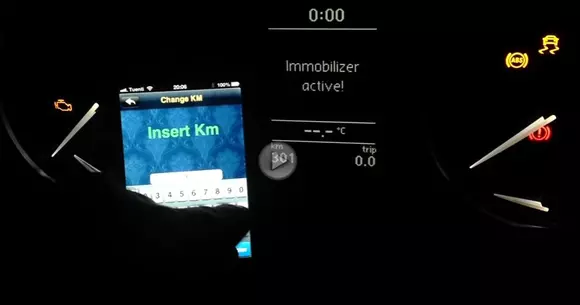 Cum modifică samsarii kilometrajul unei mașini prin intermediul unui telefon inteligent