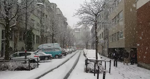 Un sibian fără trotuar a fost amendat în luna mai pentru că nu și-a deszăpezit trotuarul iarna trecută