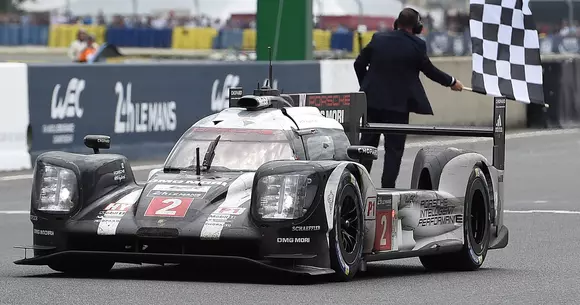 Deznodămând cu palpitații în cursa de 24h de la Le Mans: Porsche și Ford reușesc victorii istorice