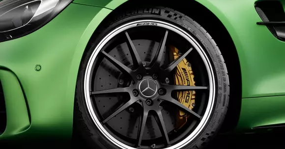 Mercedez-Benz prezintă scuze Chinei după ce îl citează pe Dalai Lama