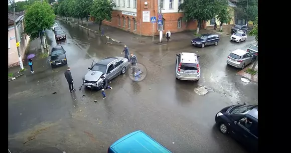 Un accident banal a dus la o bătaie generală