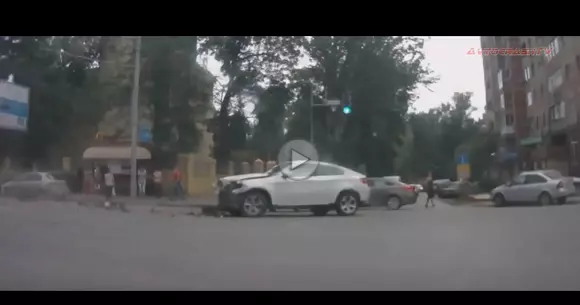 BMW X6 și o compilație cu accidente