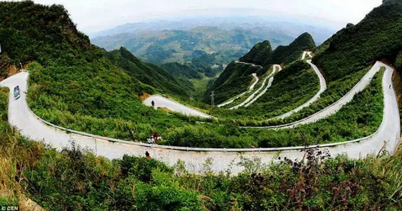 BANC | Trei candidați dau examenul de conducere la școala de șoferi