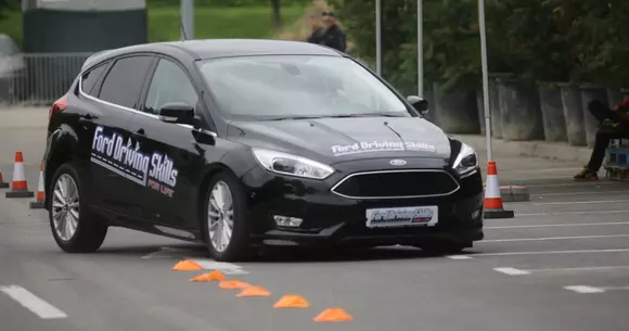 Unde înveți să conduci mai bine?