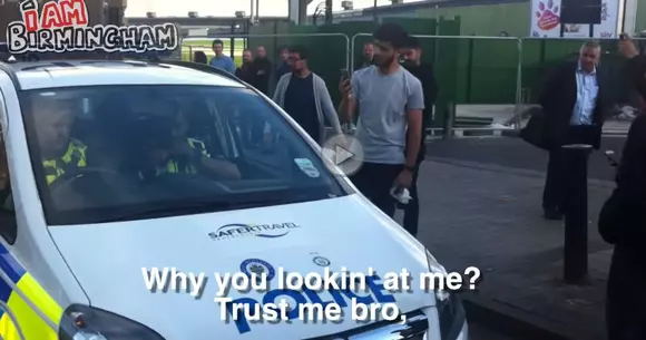 "Încălțămintea mea valorează mai mult decât salariul tău", un băiat de bani gata către un polițist