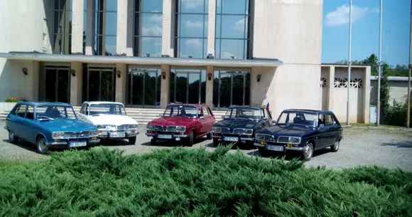 Prima întâlnire de Renault 16 - ”Reginele șoselelor” ajung la Brașov