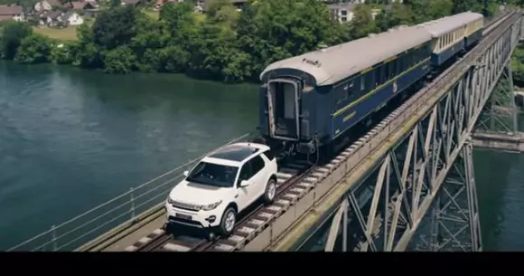 Asta da promovare! Un Land Rover Discovery Sport a tractat un tren de peste 100 de tone | VIDEO