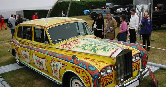 Mit sau adevăr? De ce o femeie i-a spus lui John Lennon: "Porcule, cum i-ai făcut așa ceva unui Rolls Royce?"