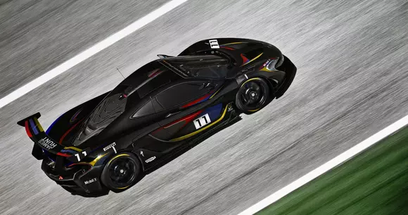 Omagiu pentru James Hunt - McLaren P1 GTR